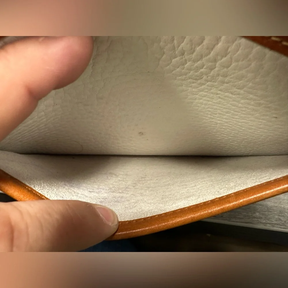 Vintage Dooney Bourke Leather White Essex Shoulder Bag Brass Hardware Tan Trim - Picture 12 of 17